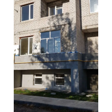 Продам в новостройке Чугуев двухкомнатную квартиру в центре города.