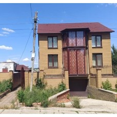 Просторий будинок на продаж у місті Чугуїв (м-н Авіатор).