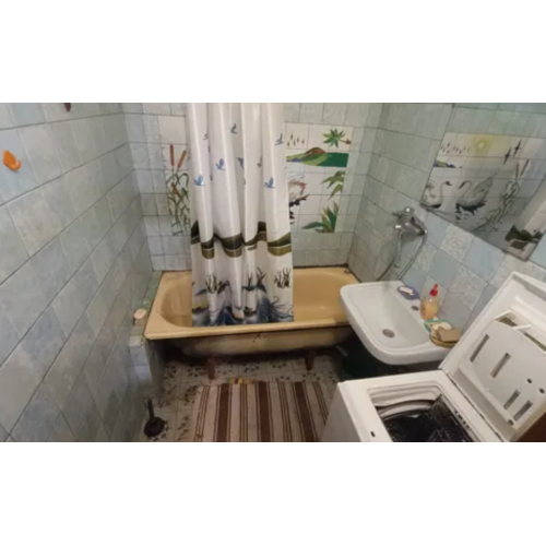 3-кімн. кв-ра 72 м² у центрі Чугуєва, Харківська 104